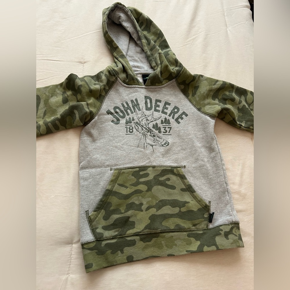 John Deere Kid’s Sweatshirt/Hoodie
Size 6 
Grey/Green